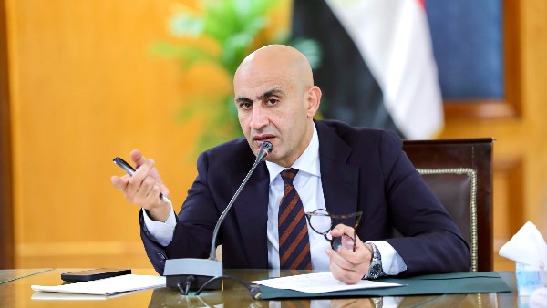 من هى عائشة محمود …؟ طالبة مصرية هزت عرش وزير التربية والتعليم وكشفت رموز الفساد فى مكتبه 1 من هى عائشة محمود …؟ طالبة مصرية هزت عرش وزير التربية والتعليم وكشفت رموز الفساد فى مكتبه 2025