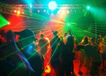 حفل مختلط يثير حملة اعتقالات في إيران 2025