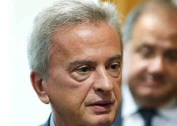 رياض سلامة: من السجن إلى الكفالة المالية وسط تهم الفساد وتبييض الأموال 2025