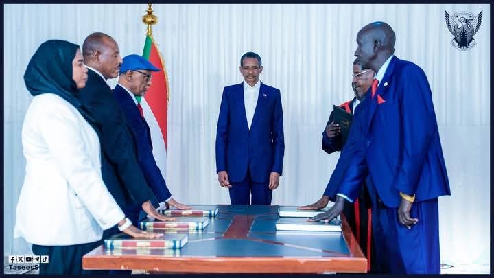 حميدتي يؤدي اليمين الدستورية رئيساً للمجلس الرئاسي لحكومة تأسيس في نيالا 1 حميدتي يؤدي اليمين الدستورية رئيساً للمجلس الرئاسي لحكومة تأسيس في نيالا 2025