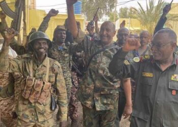 البرهان يجري تغييرات في قيادة القوات المسلحة السودانية: تفاصيل القرار الجديد وملابساته 2025