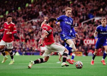 "تعادل بركلات الحظ والسيطرة: مان يونايتد يصطدم بجدار إيفرتون وأشباح الأخطاء العكسية" 2025