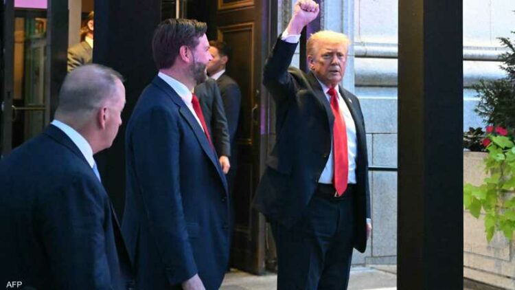 متظاهرون يطردون ترامب عند دخوله لمطعم فى واشنطن.. " ويصفونه بهتلر العصر 2026