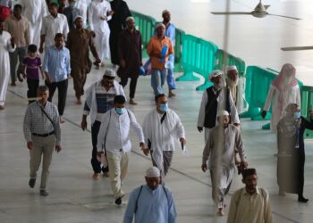 قرار تاريخي: السعودية تفتح أبواب الوظائف أمام مرافقين الوافدين 5 قرار تاريخي: السعودية تفتح أبواب الوظائف أمام مرافقين الوافدين 2025