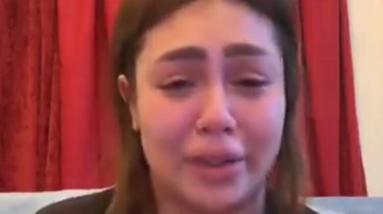 لحظات الرعب في شقة البلوجر المصرية هديل عبدالرازق.. تهديد بالقفز وهجوم مباشر من الأمن 2026