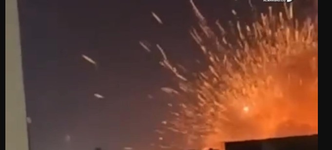 انفجار السكيرات يثير الذعر في مصراتة.. وتحذيرات رسمية من العودة للموقع 1 انفجار السكيرات يثير الذعر في مصراتة.. وتحذيرات رسمية من العودة للموقع 2025