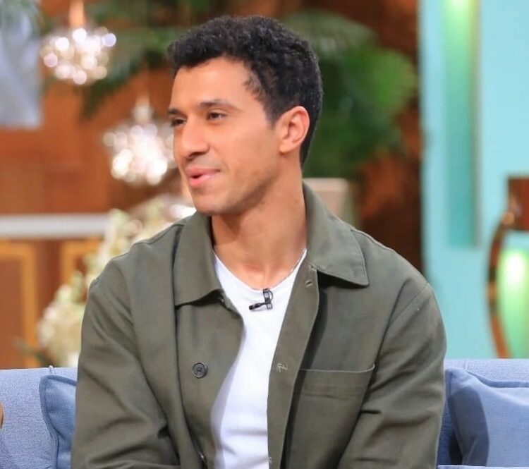 الفنان المصرى عصام عمر يكشف أسرار فى حياته : ليس لدى مسكن أو سيارة خاصة 1 الفنان المصرى عصام عمر يكشف أسرار فى حياته : ليس لدى مسكن أو سيارة خاصة 2025