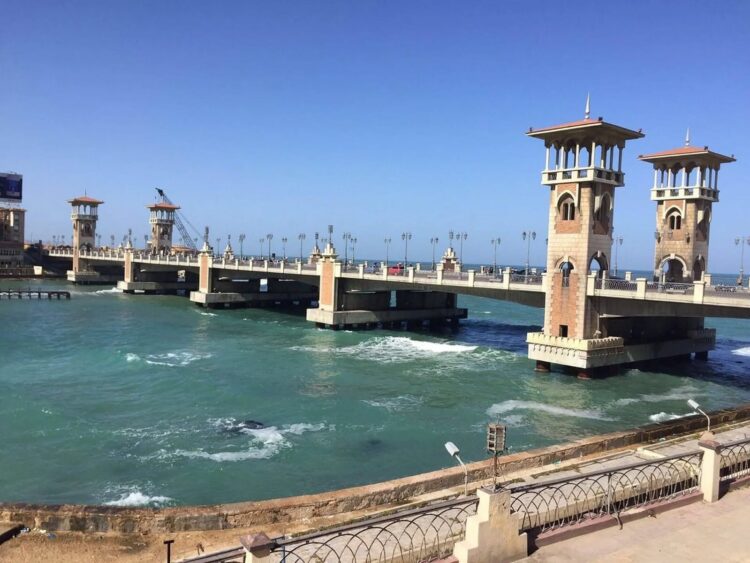 مواطنون يكشفون تهالك كوبري ستانلي.. والمحافظة تتحرك 1 مواطنون يكشفون تهالك كوبري ستانلي.. والمحافظة تتحرك 2025