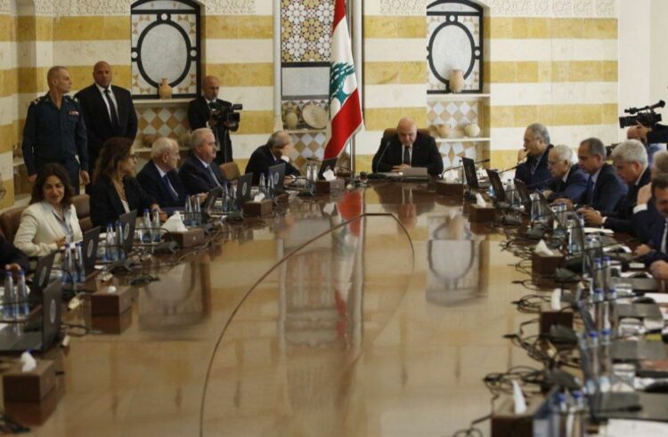 أزمة سياسية في لبنان: انسحاب جماعي للوزراء الشيعة من جلسة "حصر السلاح" 2025