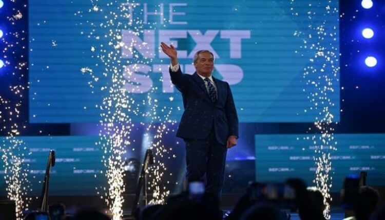 زعيم حزب الإصلاح البريطاني يتوعد بحظر الإخوان المسلمين 2025