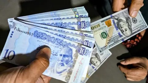 سعر الدولار الأمريكي مقابل الدينار الليبي في السوق الموازي اليوم الإثنين 8 سبتمبر 2025 1 سعر الدولار الأمريكي مقابل الدينار الليبي في السوق الموازي اليوم الإثنين 8 سبتمبر 2025 2025