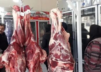 أسعار اللحوم الحمراء تتجاوز مليون تومان في إيران وسط أزمة تضخم خانقة 2025