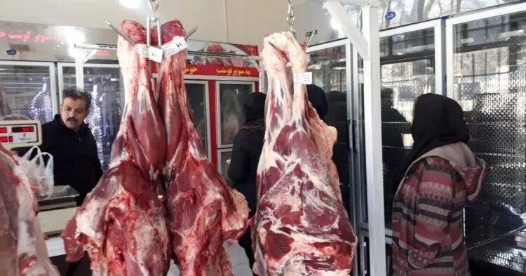 أسعار اللحوم الحمراء تتجاوز مليون تومان في إيران وسط أزمة تضخم خانقة 2025
