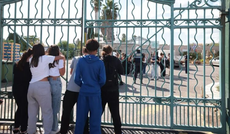 فرنسا: إصابة معلم وطالب في هجوم بسكين داخل مدرسة في أنتيب والقبض على مشتبه به 2025