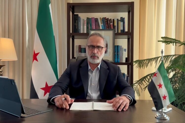 معاذ الخطيب لرئاسة سوريا.. هل بدأ انقلاب الإخوان على الشرع؟ 1 معاذ الخطيب لرئاسة سوريا.. هل بدأ انقلاب الإخوان على الشرع؟ 2025