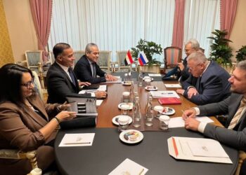 مصر وروسيا تبحثان توطين الصناعات وزيادة الاستثمارات في قناة السويس 2025