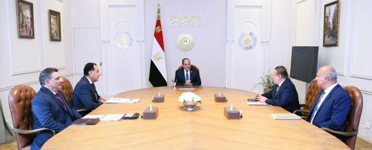 السيسي يتابع تطورات الدين الخارجي ويؤكد ضرورة خفضه ويوجه برفع الاحتياطي الأجنبي 1 السيسي يتابع تطورات الدين الخارجي ويؤكد ضرورة خفضه ويوجه برفع الاحتياطي الأجنبي 2025