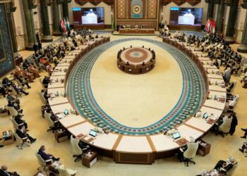 "غياب أبرز القادة يغذي التكهنات: ماذا وراء مقاعد القمة العربية الإسلامية الفارغة؟" 2025
