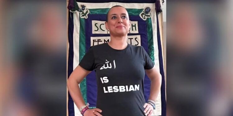 قميص "الله مثلية" يقود الناشطة النسوية المغربية ابتسام لشكر إلى السجن 1 قميص "الله مثلية" يقود الناشطة النسوية المغربية ابتسام لشكر إلى السجن 2025