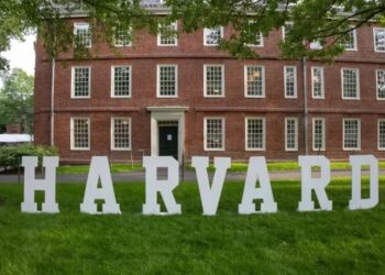 إدارة ترامب تصعد ضد جامعة هارفارد وتفرض قيودا على التمويل الاتحادي 2025