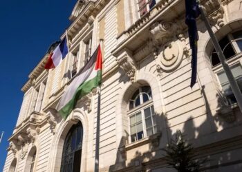 فرنسا تحظر رفع العلم الفلسطيني على المباني العامة 2025