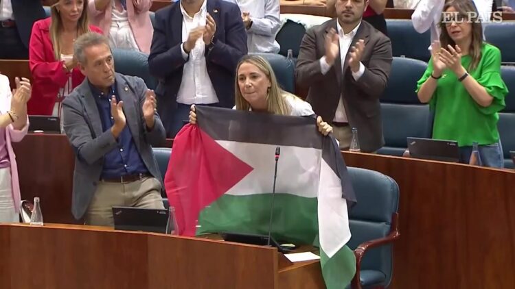 البرلمان الإسباني يحتفي بموقف نائبة ترفع العلم الفلسطيني في مواجهة سياسية محتدمة 2026