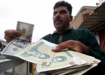 الدولار يشعل طهران ويكسر حاجز 108 آلاف تومان بعد عودة العقوبات الأممية 2025