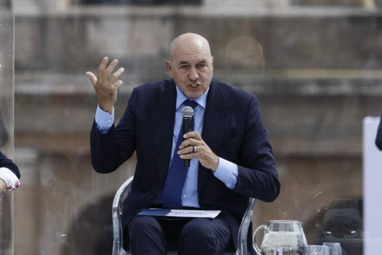 وزير الدفاع الإيطالي يلتقي وفد "أسطول الصمود" ويؤكد رفض المغامرات غير المحسوبة 2025