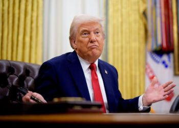 "رد بالتهكم والغضب: كيف قلب ترامب شائعات الموت إلى مادة انتخابية؟" 2025