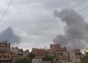 دوي انفجارات في صنعاء… إسرائيل تستهدف مقرات الحوثيين والمرافق العسكرية "فيديو" 2025