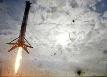 ترخيص "ستارلينك" يثير انقساماً في لبنان 2025