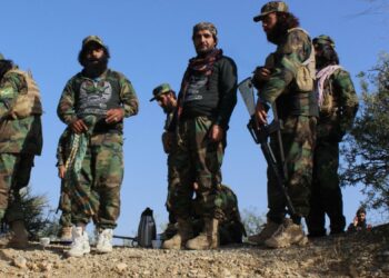 وفود أفغانية وباكستانية تتوجه إلى الدوحة لإجراء محادثات لاحتواء الأزمة الحدودية 2025