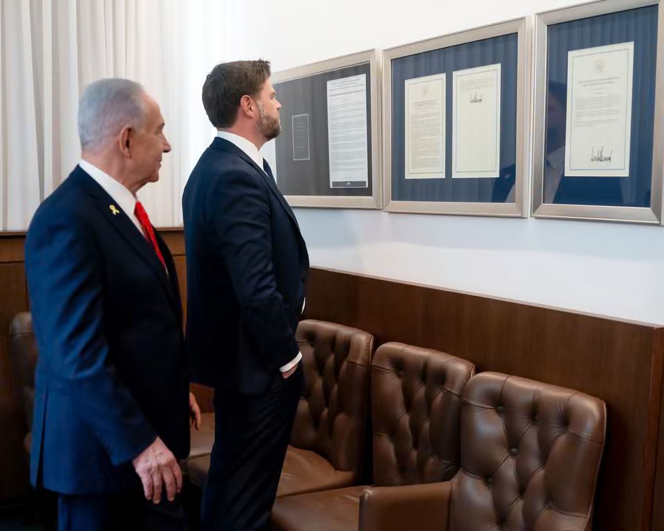 زيارة فانس إلى تل أبيب: واشنطن تطرح “قوة أمن دولية” في غزة وتعيد تفعيل التحالفات الإسرائيلية في الشرق الأوسط 2 زيارة فانس إلى تل أبيب: واشنطن تطرح “قوة أمن دولية” في غزة وتعيد تفعيل التحالفات الإسرائيلية في الشرق الأوسط 2025