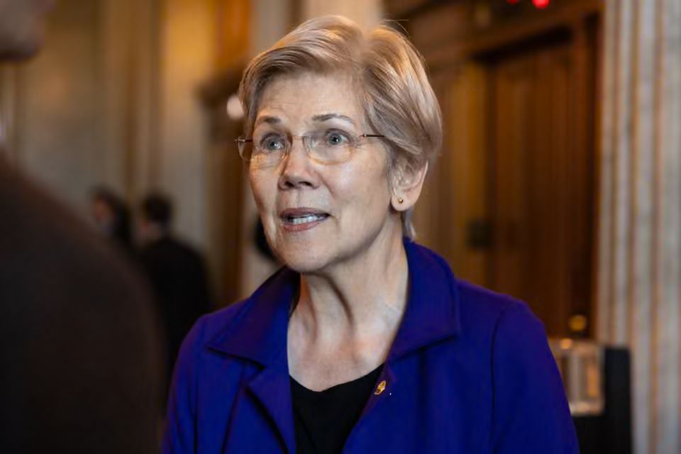 فضيحة بنك باركليز تتفاقم: إليزابيث وارن تطالب بالتحقيق في تورط المدير التنفيذي السابق جيس ستالي بعلاقاته مع جيفري إبستين 2 فضيحة بنك باركليز تتفاقم: إليزابيث وارن تطالب بالتحقيق في تورط المدير التنفيذي السابق جيس ستالي بعلاقاته مع جيفري إبستين 2025