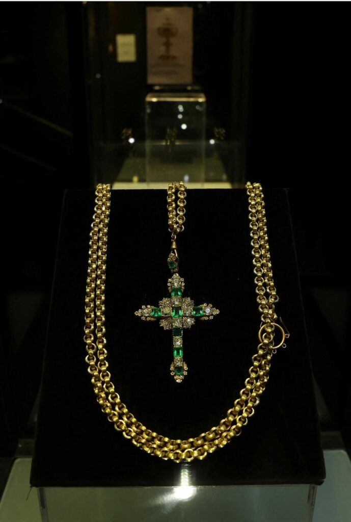 إيطاليا :متحف نابولي يحمي كنوزه من السرقة بتقنية “الخرائط الجنائية” للأحجار الكريمة 2 إيطاليا :متحف نابولي يحمي كنوزه من السرقة بتقنية “الخرائط الجنائية” للأحجار الكريمة 2025