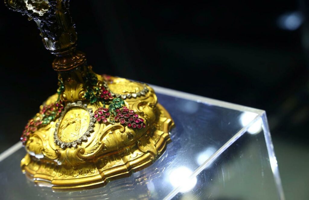 إيطاليا :متحف نابولي يحمي كنوزه من السرقة بتقنية “الخرائط الجنائية” للأحجار الكريمة 5 إيطاليا :متحف نابولي يحمي كنوزه من السرقة بتقنية “الخرائط الجنائية” للأحجار الكريمة 2025