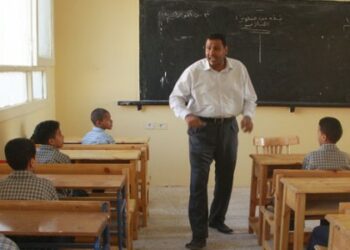 ألف جنيه شهرياً: ثورة الحوافز تضع المعلم المصري في مقدمة الغلاء 2025