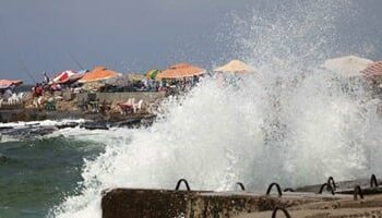 المد البحري يهدد شواطئ الإسكندرية: تحذيرات رسمية لإنقاذ الأرواح والممتلكات 2025