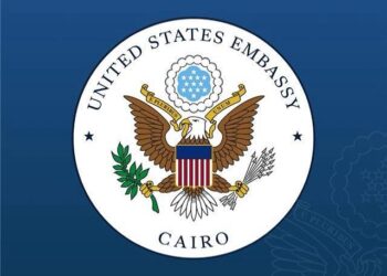 أزمة الإغلاق الحكومي تصل إلى القاهرة: السفارة الأمريكية تُعلّق أنشطتها 2025