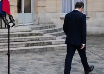 بعد استقالة لوكورنو السريعة.. المعارضة الفرنسية تطالب ماكرون بـ "الحل أو الاستقالة" 2025