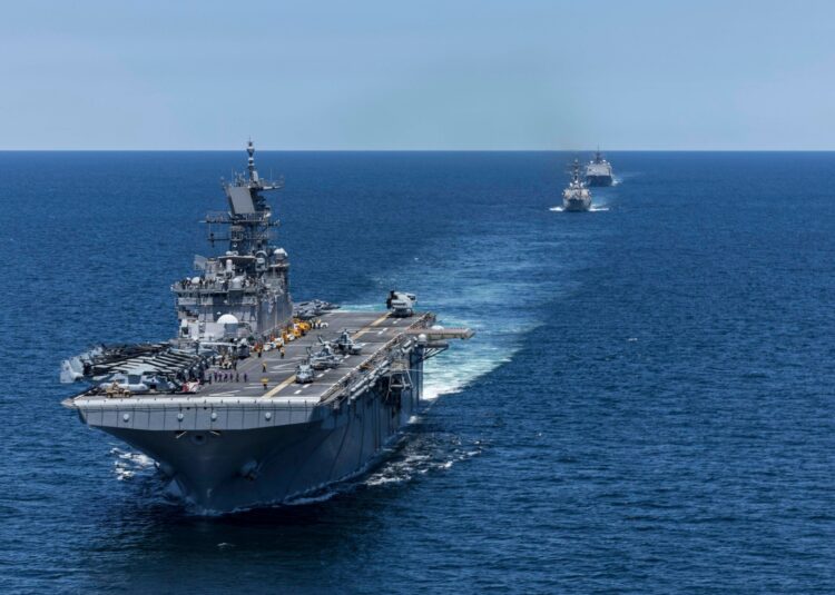 حشد عسكري أمريكي قرب فنزويلا يختبر خطوط مادورو الحمراء في البحر الكاريبي 1 حشد عسكري أمريكي قرب فنزويلا يختبر خطوط مادورو الحمراء في البحر الكاريبي 2025