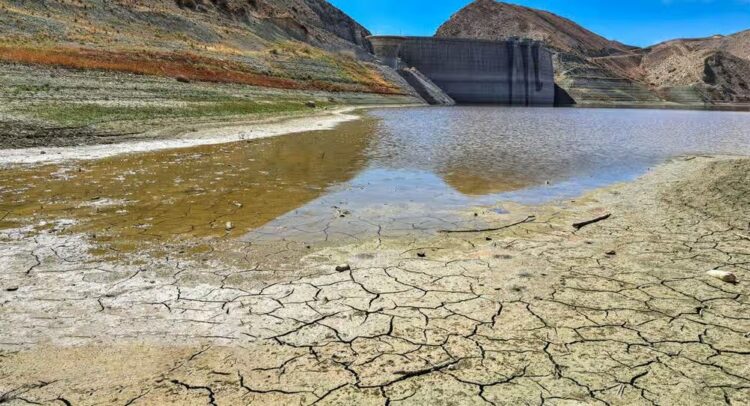 "أشدّ جفاف منذ قرن": طهران على حافة "يوم الصفر" المائي 1 "أشدّ جفاف منذ قرن": طهران على حافة "يوم الصفر" المائي 2025