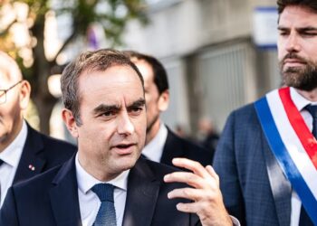 فرنسا تعلن تشكيل حكومة "ليكورنو 2" بمزيج من الخبرة والوجوه الجديدة 2025