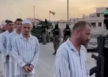 عودة "بيجامات الكاستور".. صور أسرى إسرائيل بغزة تشعل مواقع التواصل! 2025