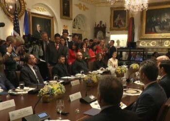 زيلينسكي لترامب: "بوتين ليس مستعدا للسلام… ولكن بمساعدتكم يمكننا تحقيقه" 2025