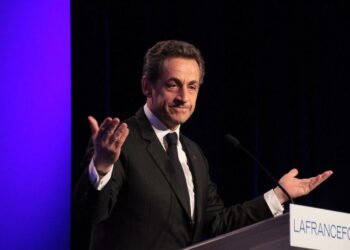 ساركوزي يبدأ تنفيذ حكمه في سجن "لا سانتيه" بباريس 2025