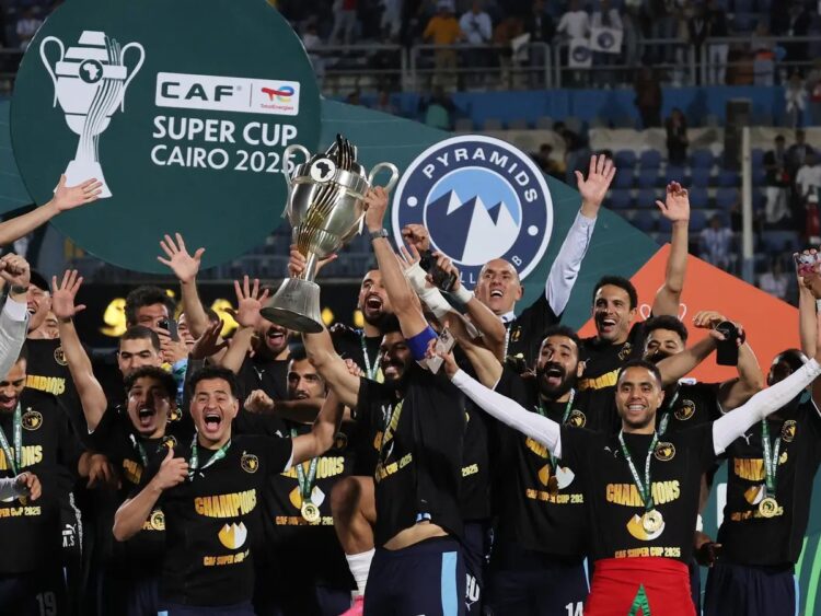 بيراميدز يكمل هيمنة الكرة المصرية.. "كاف" يحتفل بالتتويج التاريخي بالسوبر الأفريقي 2026