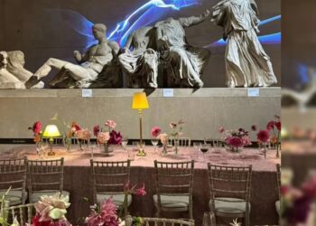 غضب أثينا: اليونان تتهم المتحف البريطاني بـ"التعدي المسيء" على الآثار بعد إقامة عشاء خيري في قاعة البارثينو 2025