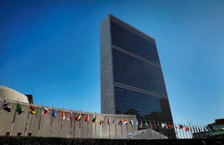 الحوثيون يحتجزون 15 موظفًا أجنبيًا من الأمم المتحدة في صنعاء منذ السبت الماضى 1 الحوثيون يحتجزون 15 موظفًا أجنبيًا من الأمم المتحدة في صنعاء منذ السبت الماضى 2025