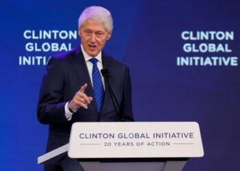 ضغط جمهوري متزايد: كلينتون على عتبة المساءلة في قضية إبستين 2025